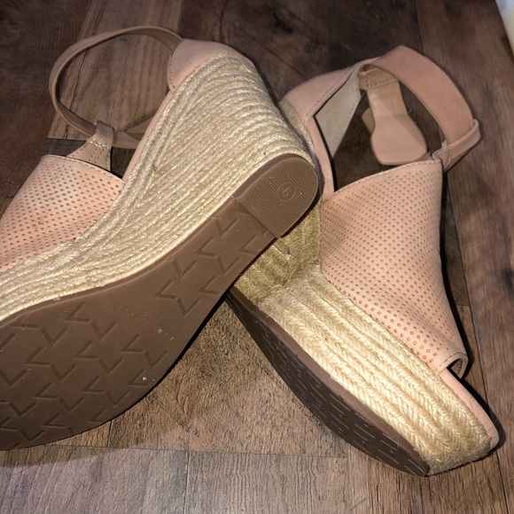 Marc Fisher Allison Perforated Espadrille Sandal - Picture 4 of 8